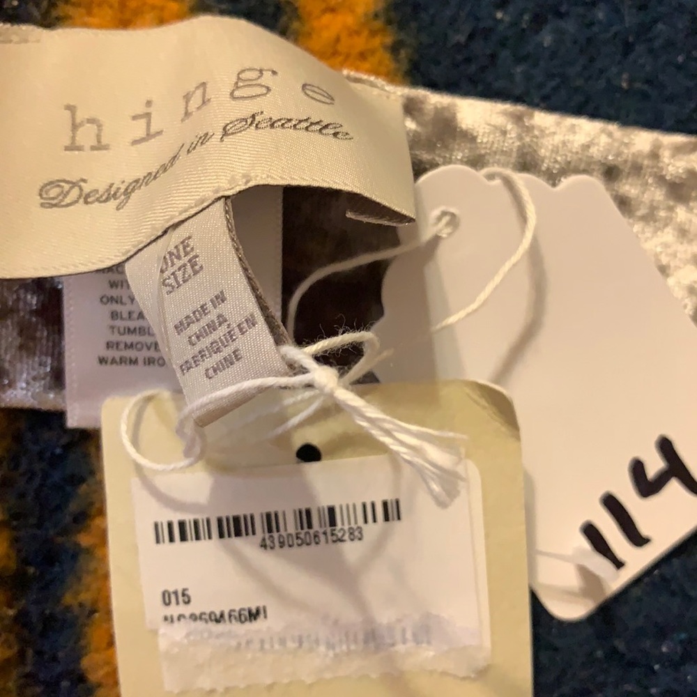 VELVET SCARF NWT